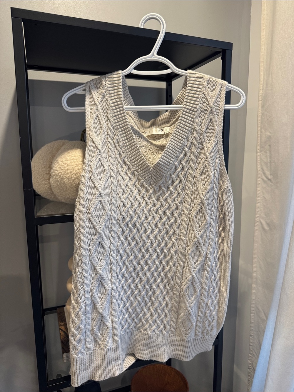 183. Cable Knit V-Neck Sweater Vest in Cream
